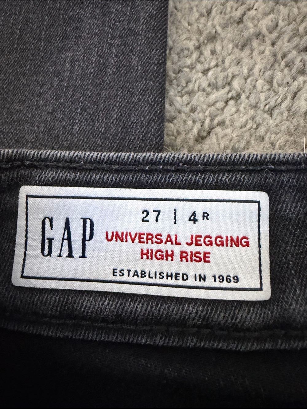 GAP Women's Charcoal Skinny Jeans - Picture 2 of 3